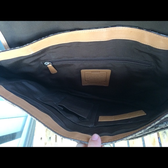 Coach Messenger Bag - Picture 3 of 4